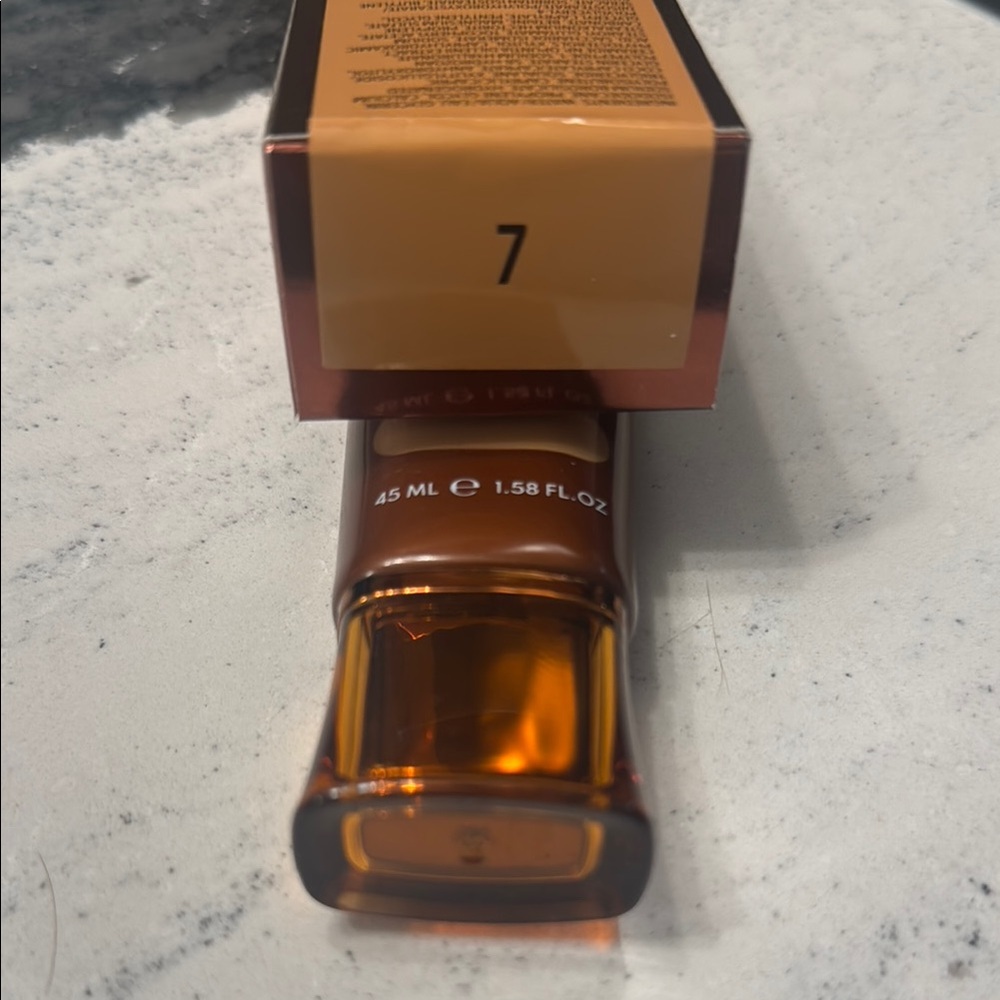 Danessa Myricks Beauty Yummy Skin shade 7 - Picture 4 of 4
